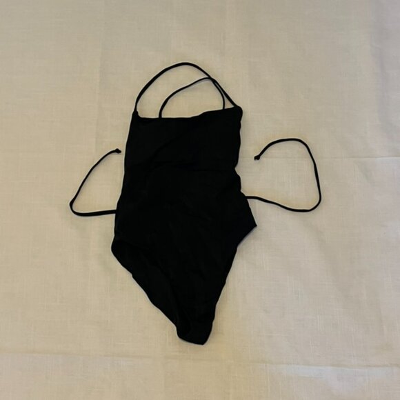 Andie The Fiji One Piece in Black - Picture 8 of 11